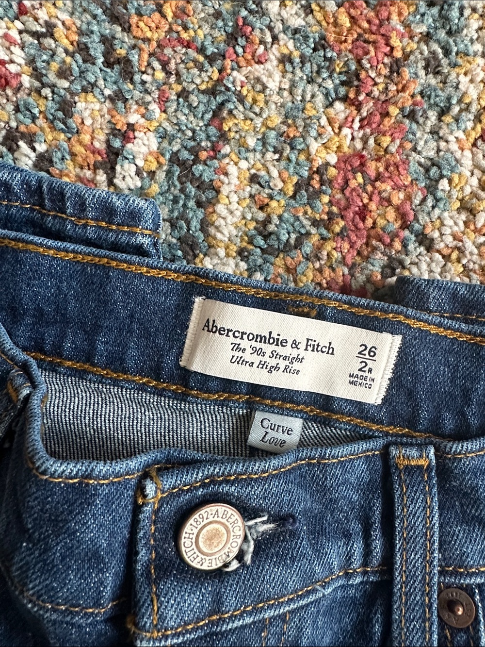 NWT’s Abercrombie Curve Love Ultra High Rise 90s Straight Jean - Picture 8 of 9